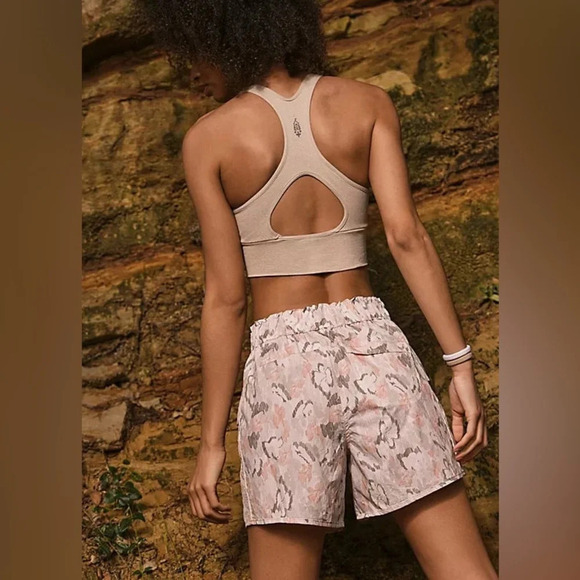 Free People Movement NWT In The Wild Printed Shorts sz XS $68 MSRP - Picture 3 of 16